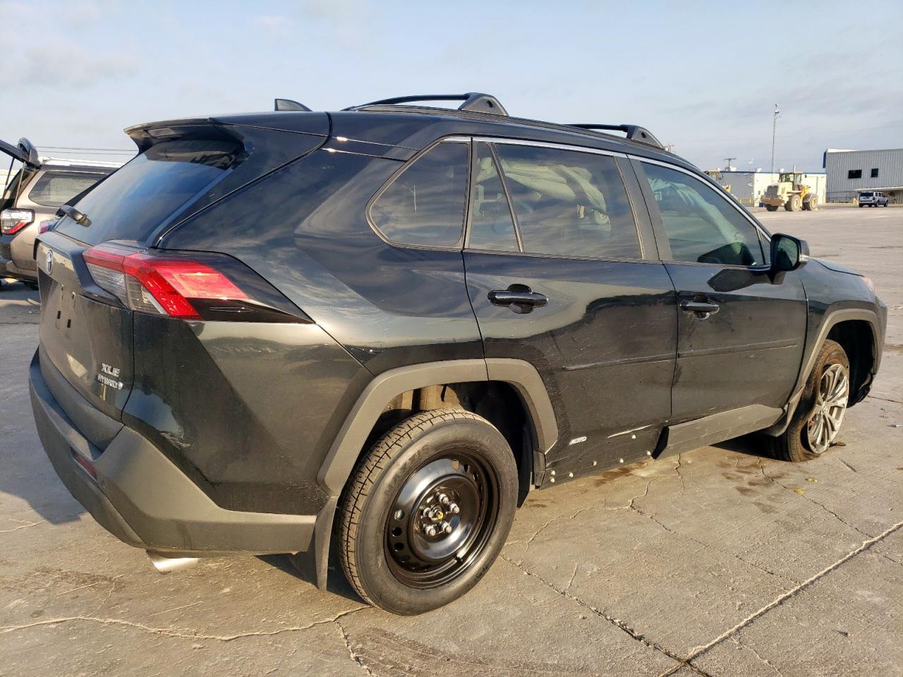 2024 TOYOTA RAV4 XLE P - Фото 3