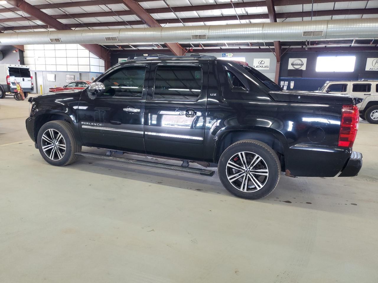 2012 CHEVROLET AVALANCHE - Image 2