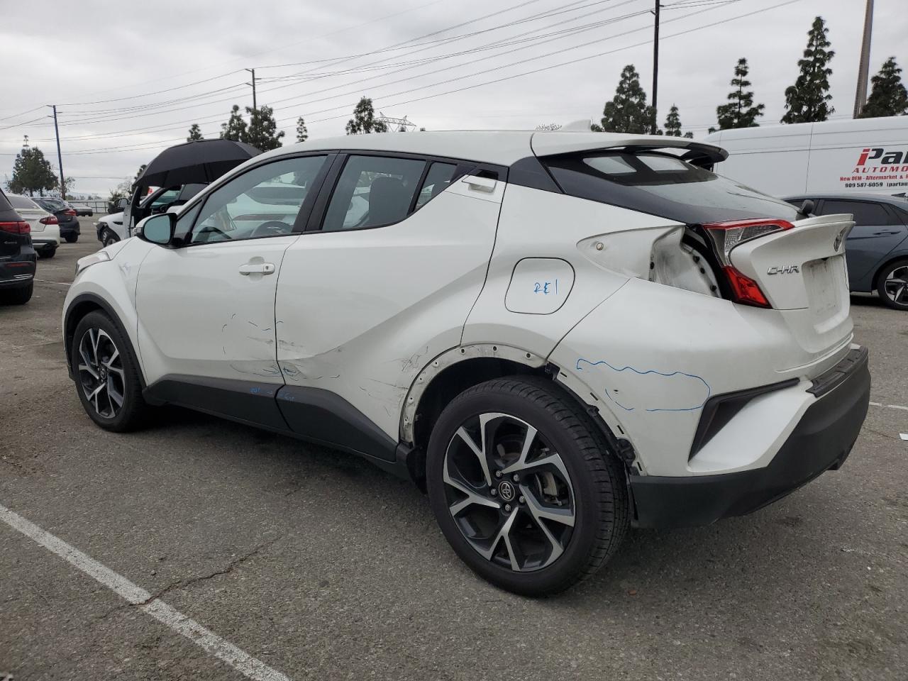 2018 TOYOTA C-HR XLE - Фото 2
