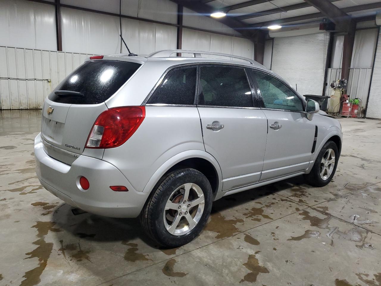 2014 CHEVROLET CAPTIVA LT - Image 3