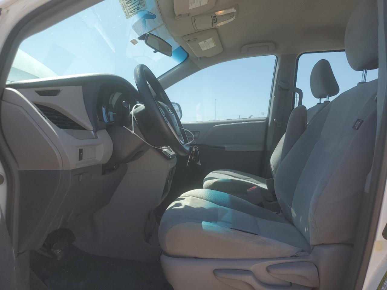 2015 TOYOTA SIENNA - Фото 7