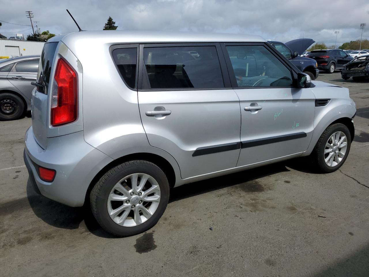 2013 KIA SOUL + - Image 3