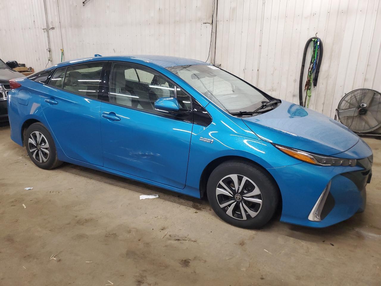 2018 TOYOTA PRIUS PRIM - Image 4