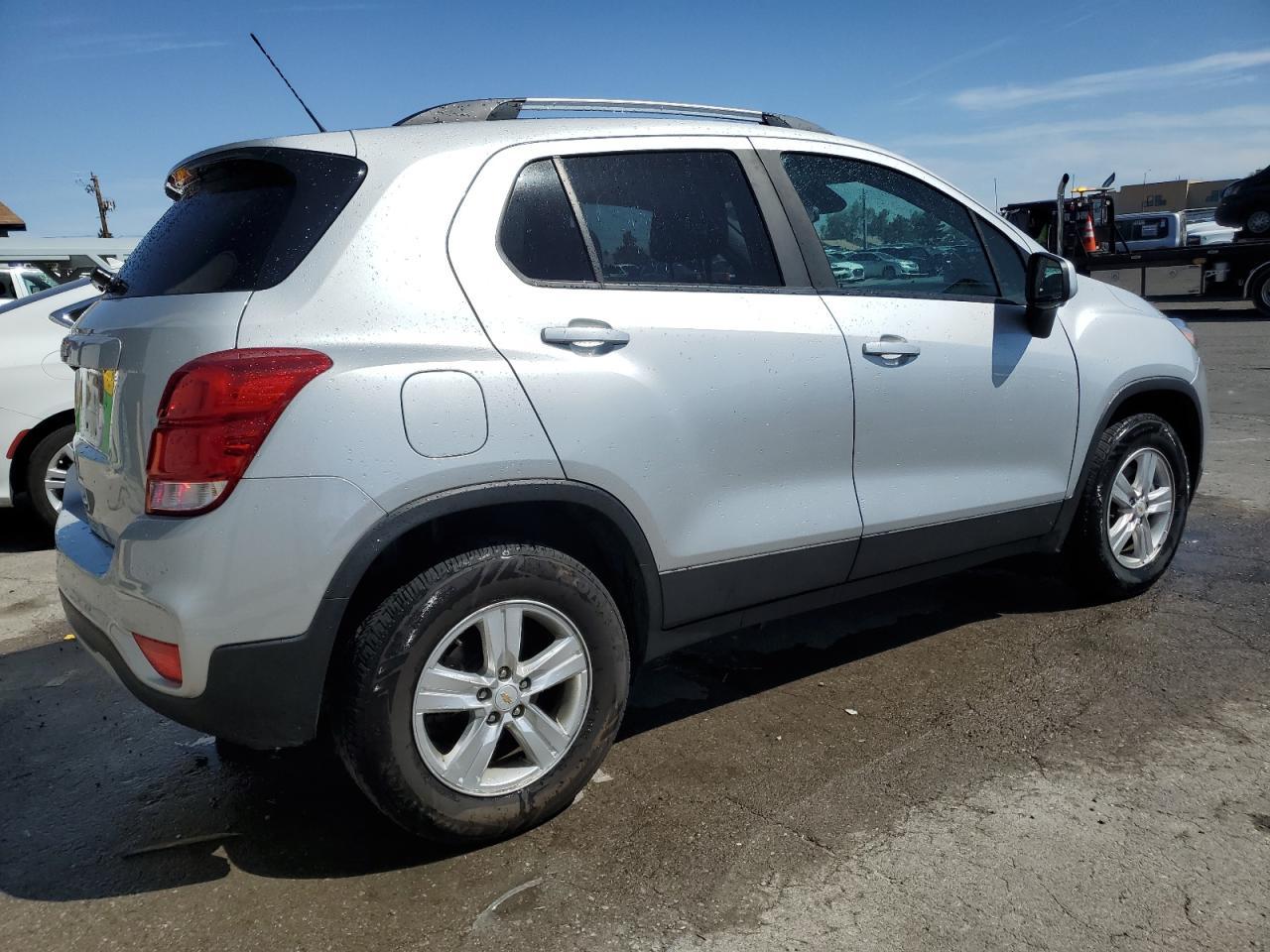 2021 CHEVROLET TRAX 1LT - Image 3