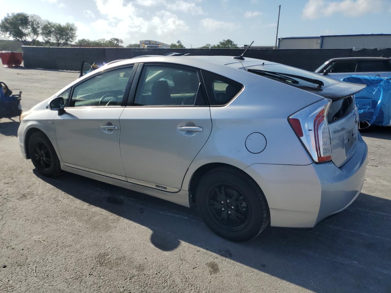 2013 TOYOTA PRIUS - Фото 2