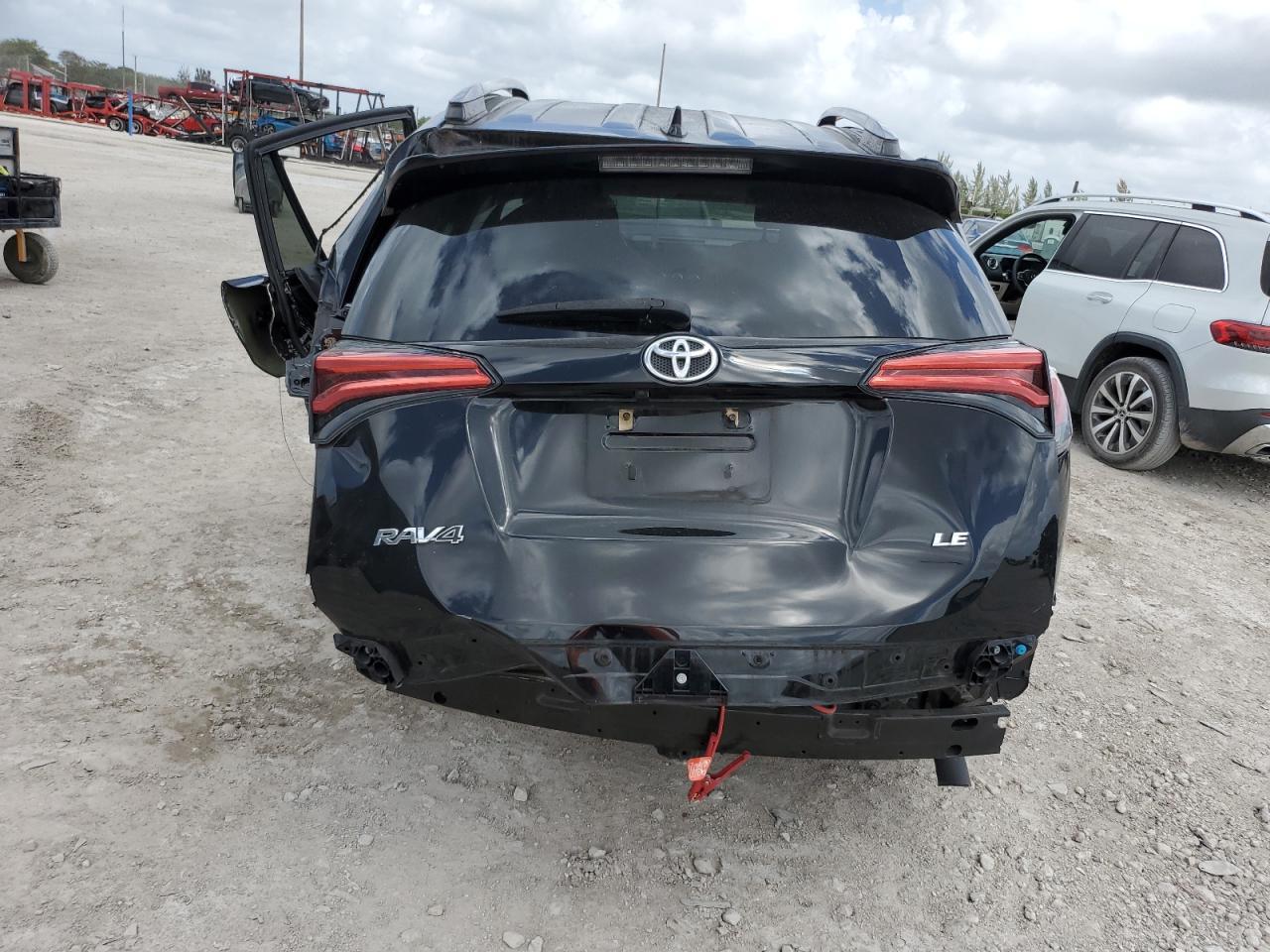 2018 TOYOTA RAV4 LE - Image 6