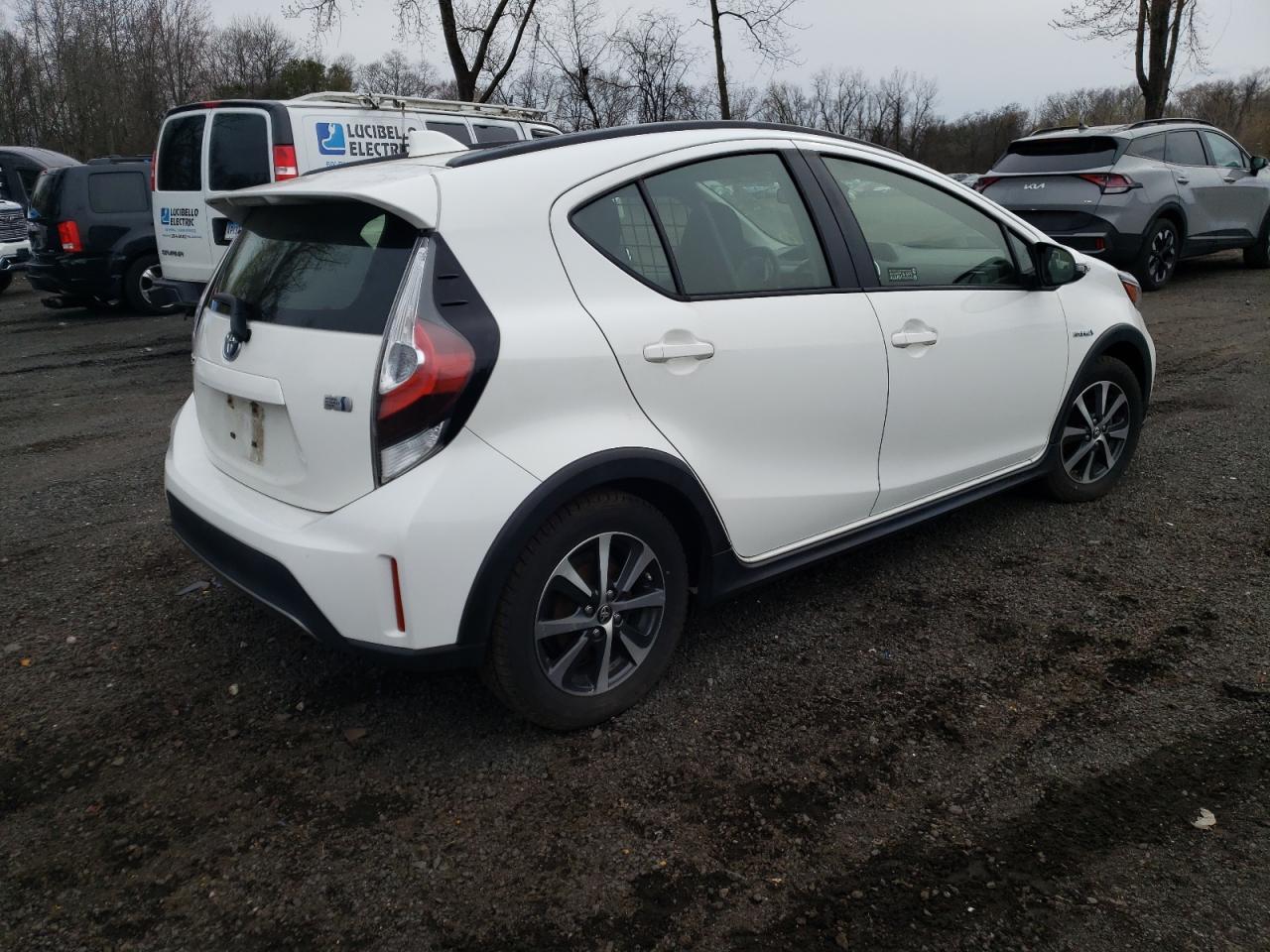 2018 TOYOTA PRIUS C - Фото 3