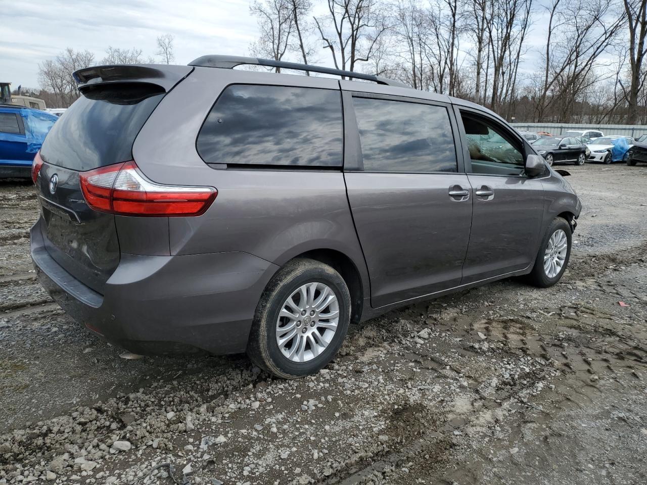 2015 TOYOTA SIENNA XLE - Фото 3