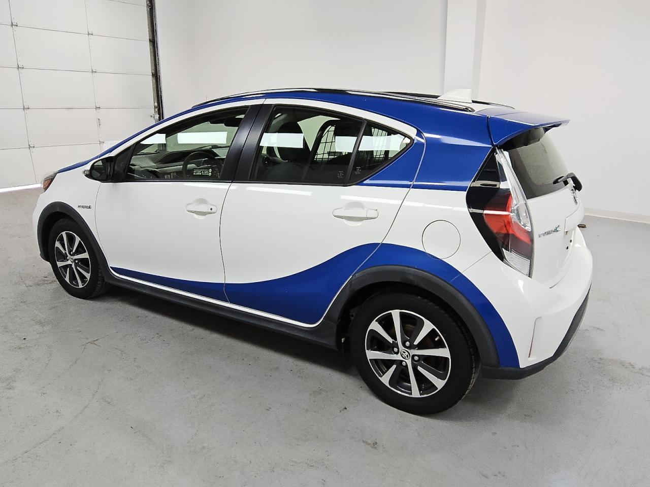 2018 TOYOTA PRIUS C - Image 2