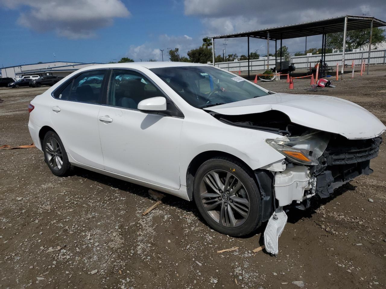 2015 TOYOTA CAMRY LE - Image 4