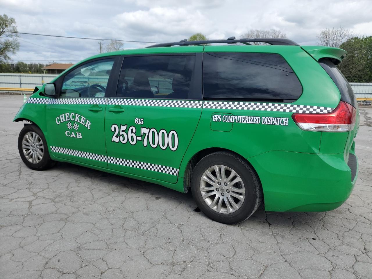 2013 TOYOTA SIENNA XLE - Фото 2