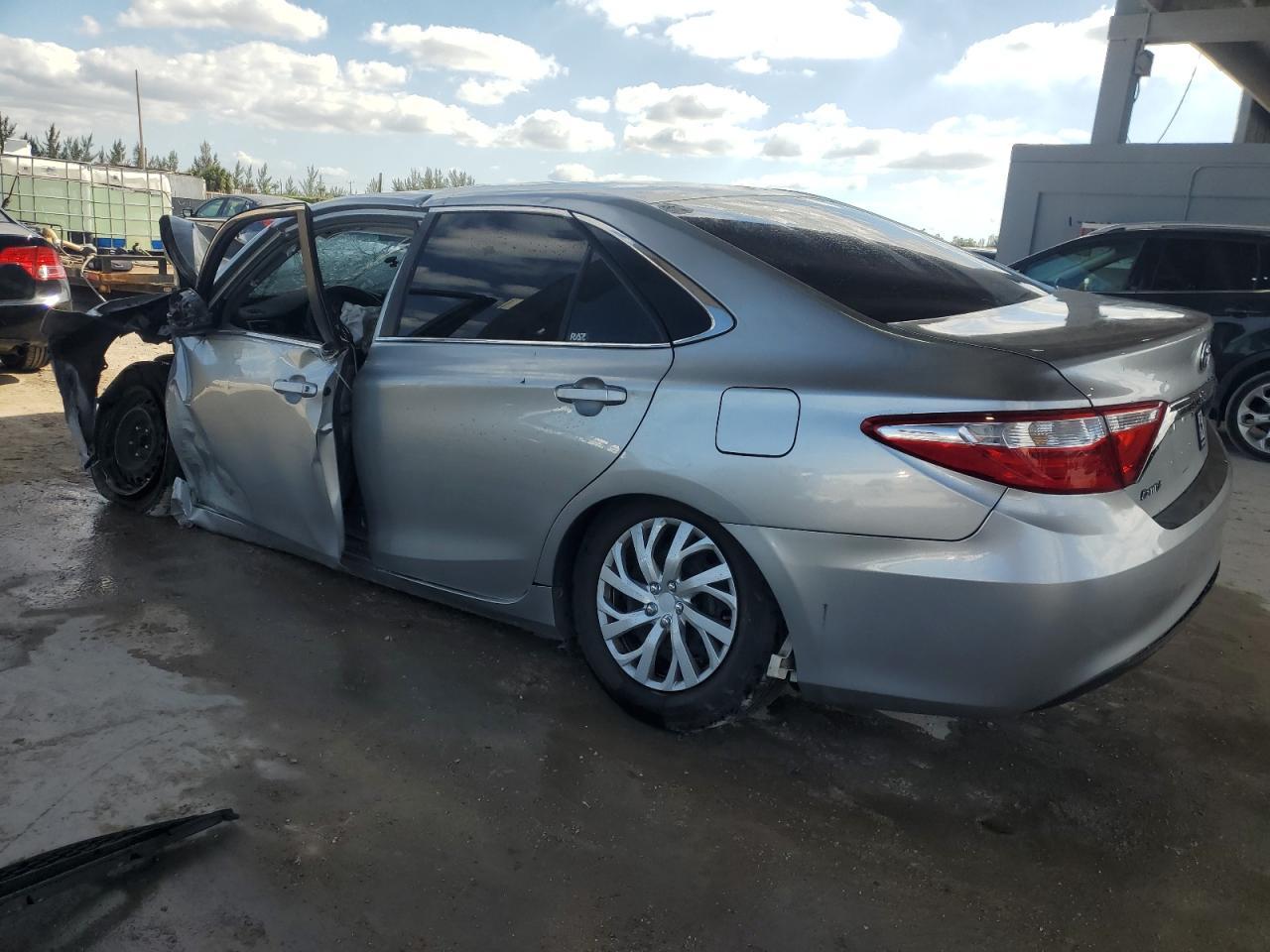 2016 TOYOTA CAMRY LE - Image 2