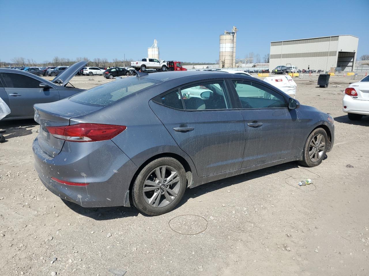 2018 HYUNDAI ELANTRA SE - Фото 3