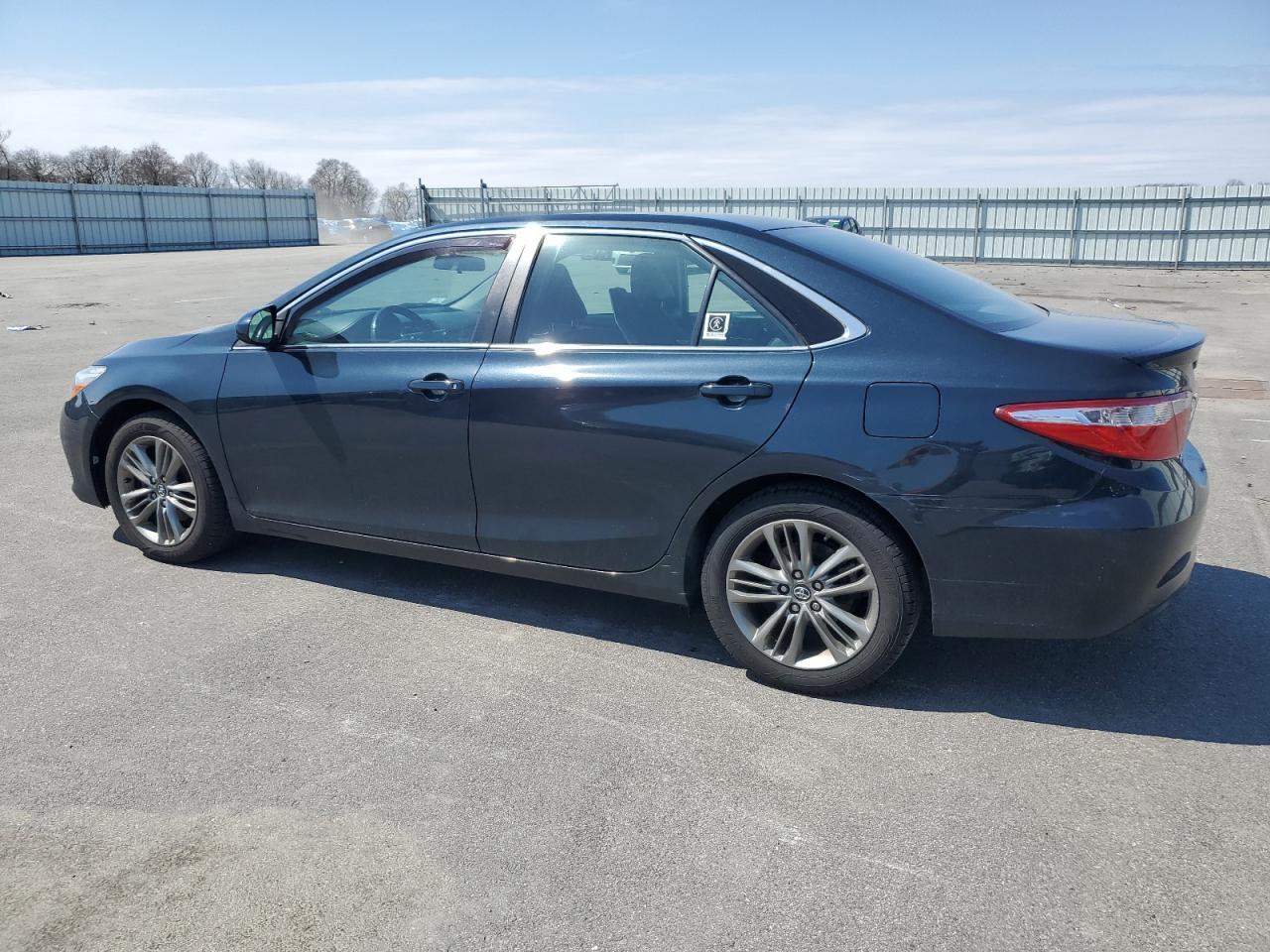 2017 TOYOTA CAMRY LE - Фото 2