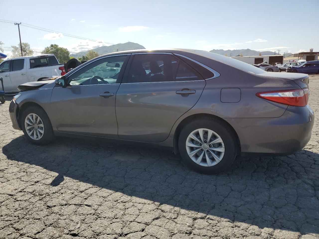 2015 TOYOTA CAMRY LE - Фото 2