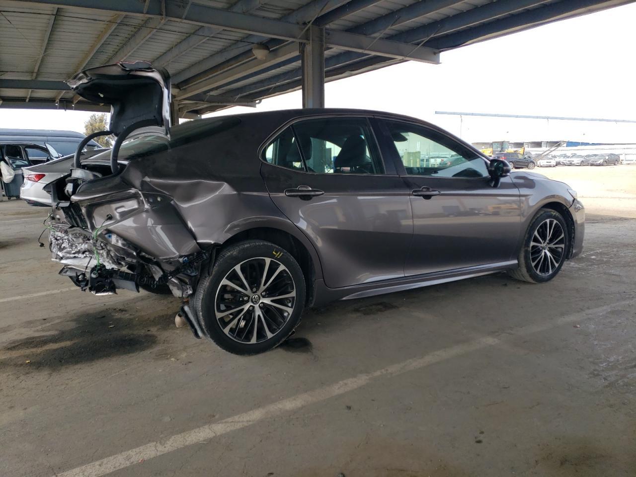 2018 TOYOTA CAMRY L - Image 3