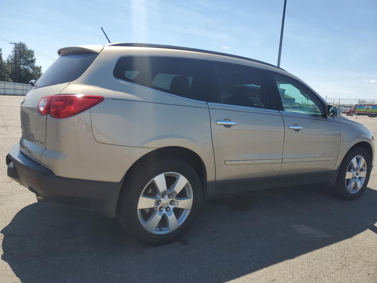 2012 CHEVROLET TRAVERSE L - Фото 3