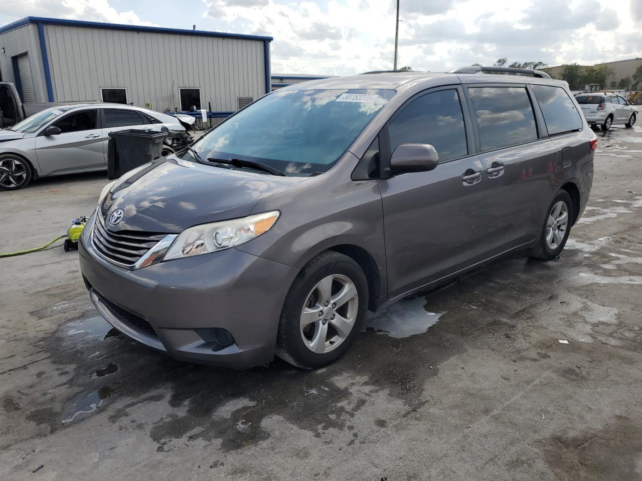2015 TOYOTA SIENNA LE