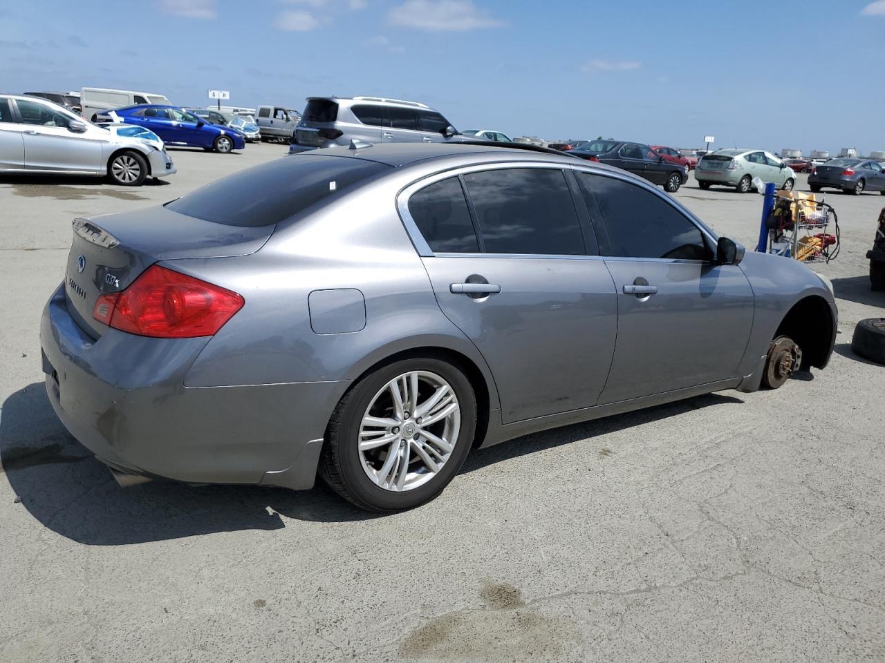 2011 INFINITI G37 - Image 3