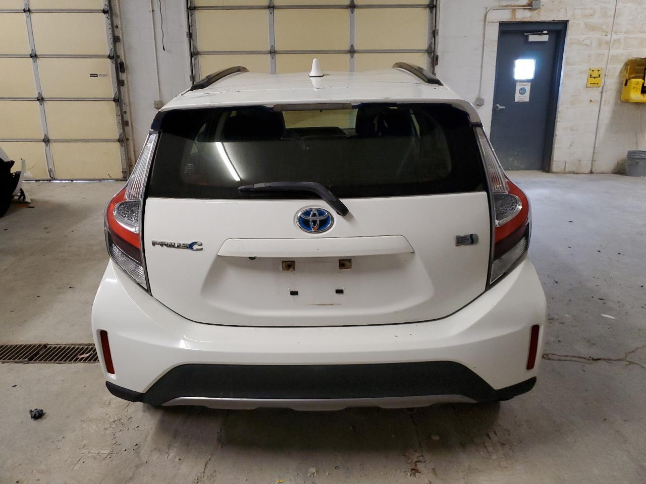2018 TOYOTA PRIUS C - Image 6