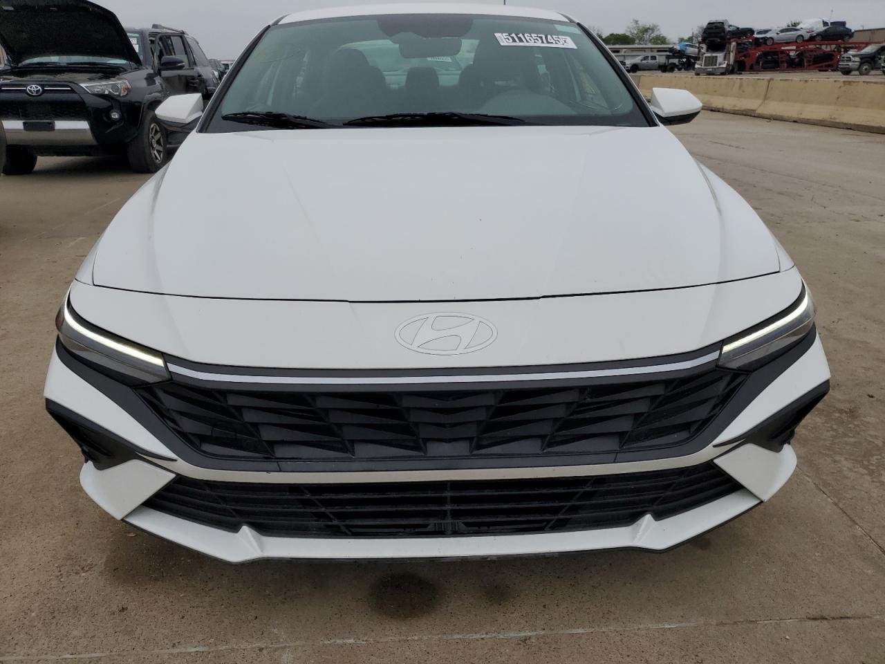 2024 HYUNDAI ELANTRA SE - Image 5