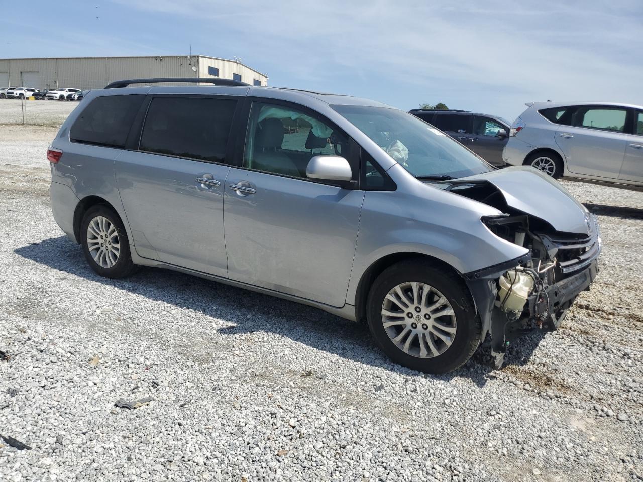 2015 TOYOTA SIENNA XLE - Фото 4