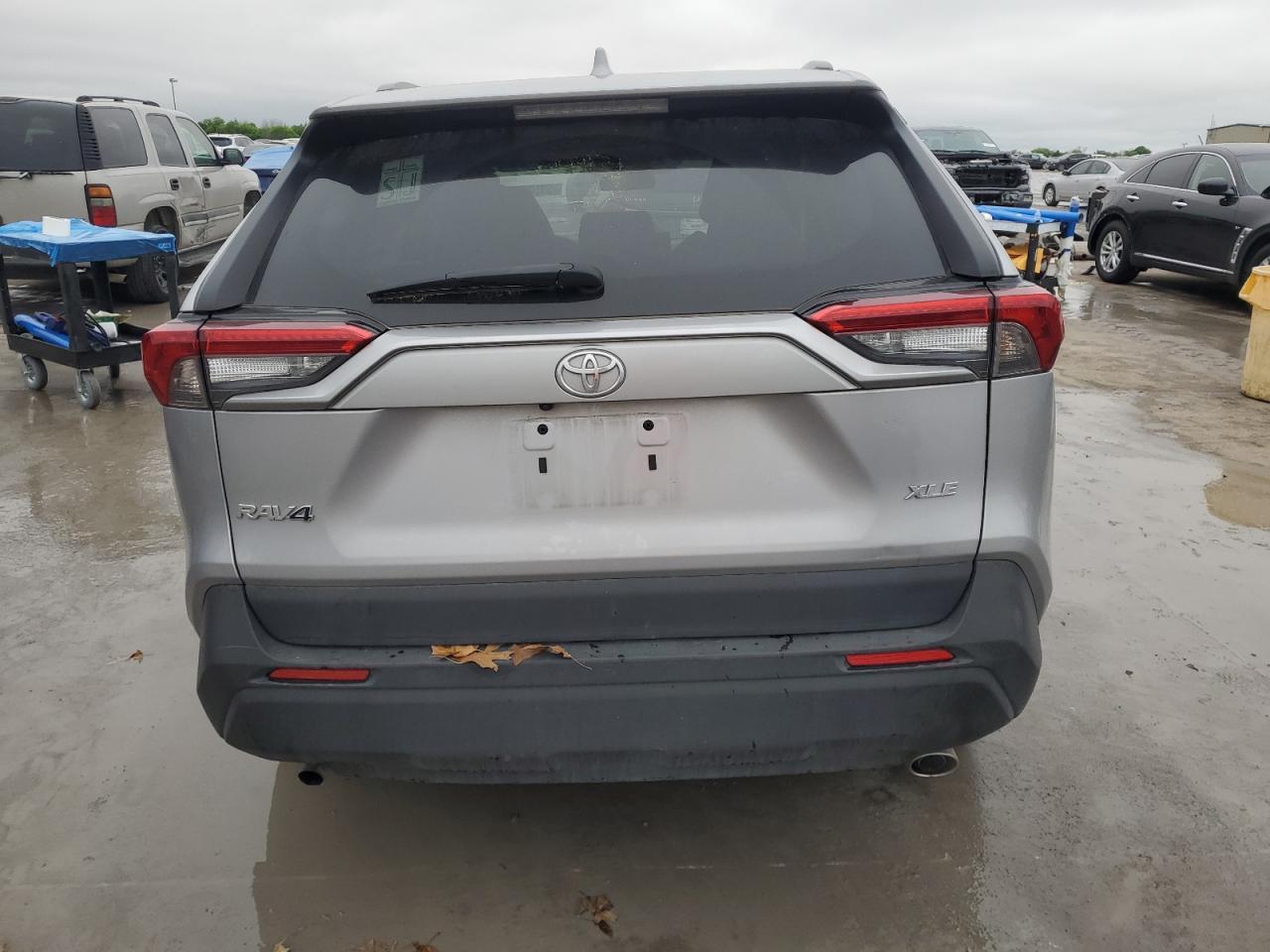 2022 TOYOTA RAV4 XLE - Image 6