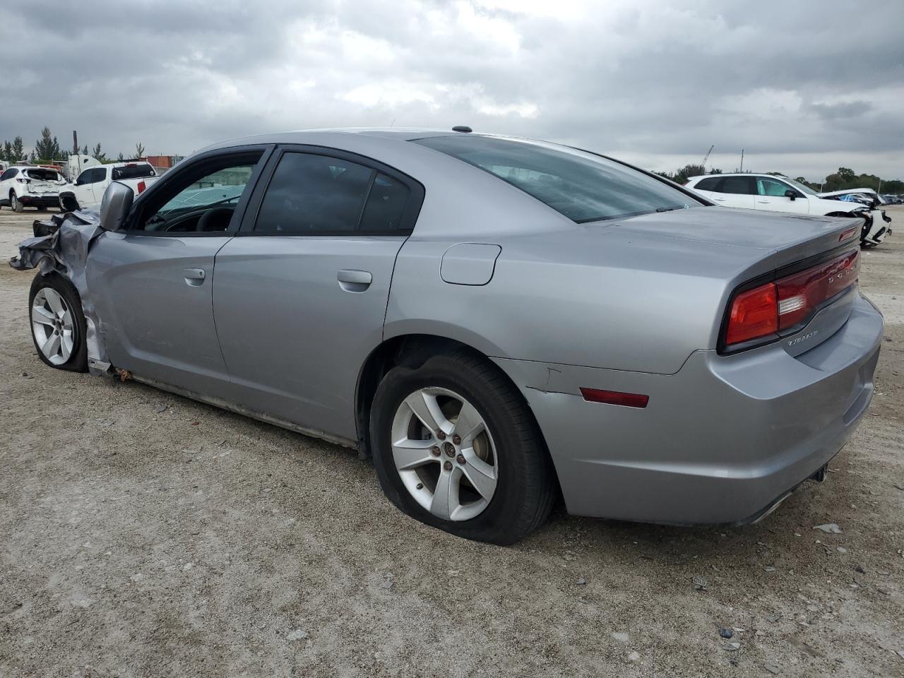2013 DODGE CHARGER SE - Фото 2