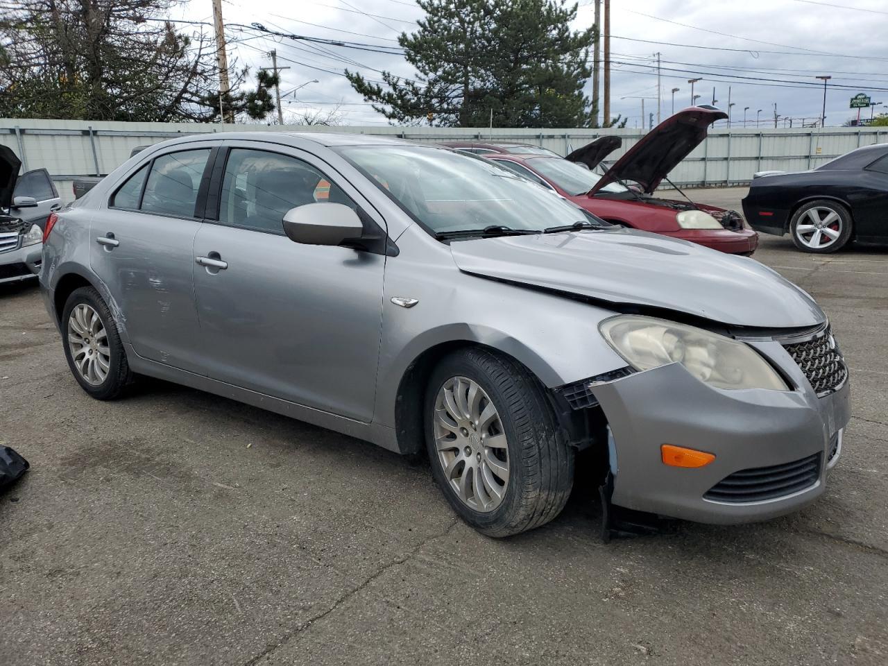 2013 SUZUKI KIZASHI SE - Фото 4