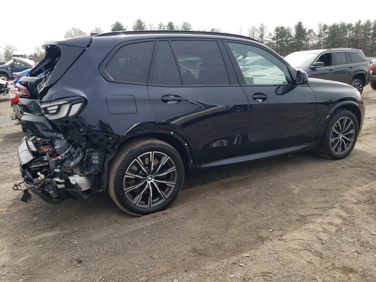 2022 BMW X5 M50I - Фото 3