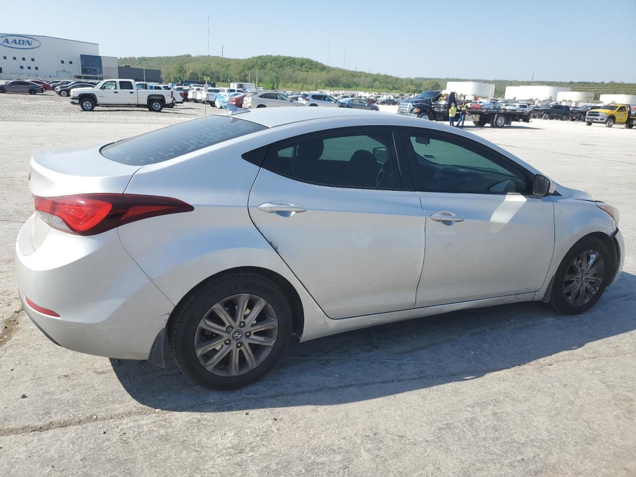 2015 HYUNDAI ELANTRA SE - Фото 3