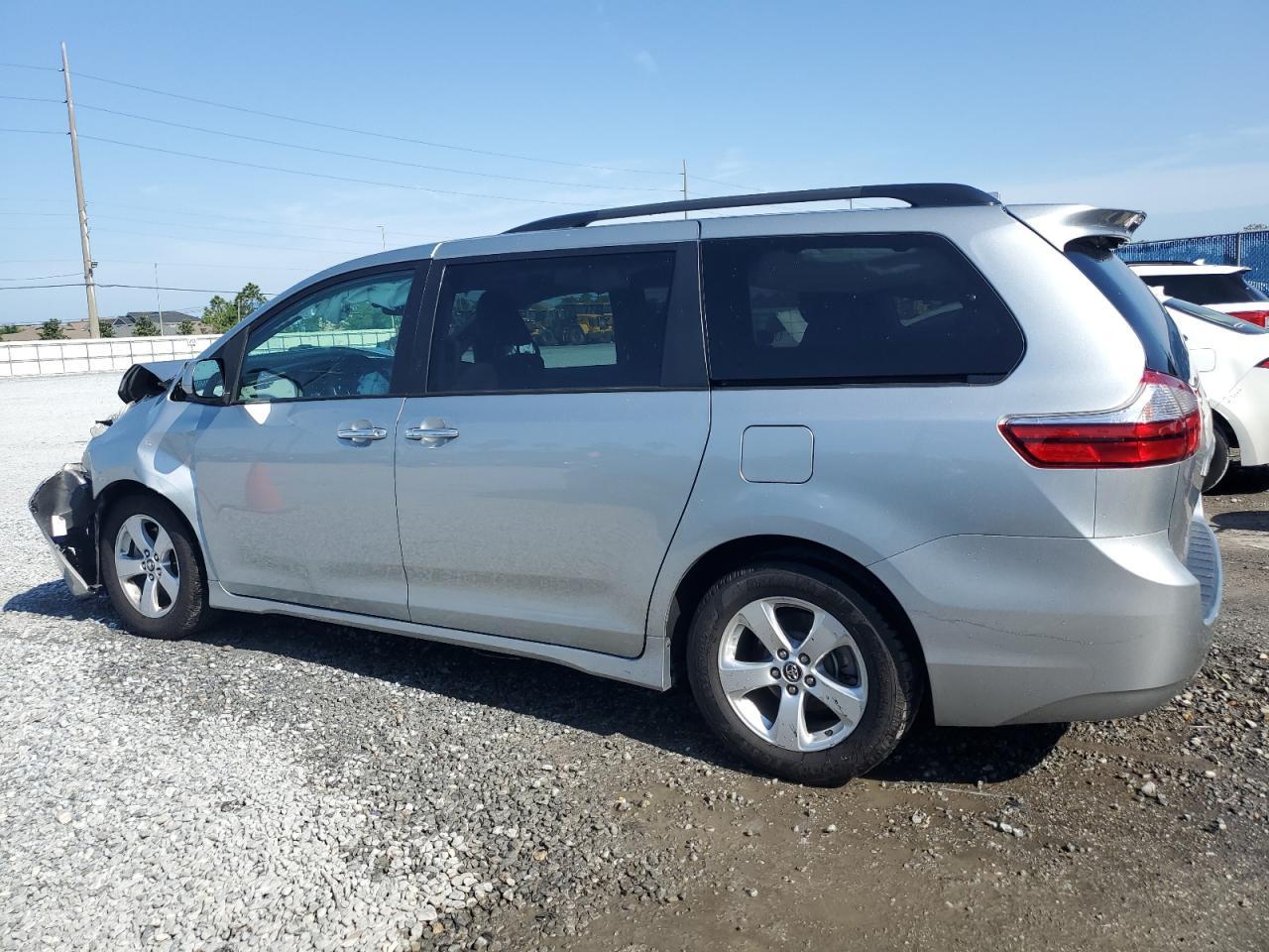 2019 TOYOTA SIENNA LE - Фото 2
