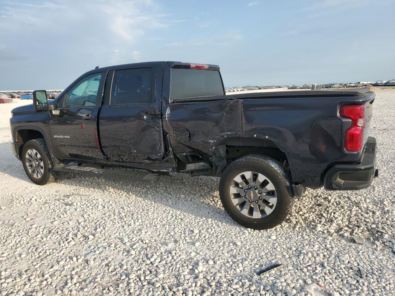 2024 CHEVROLET SILVERADO - Image 2