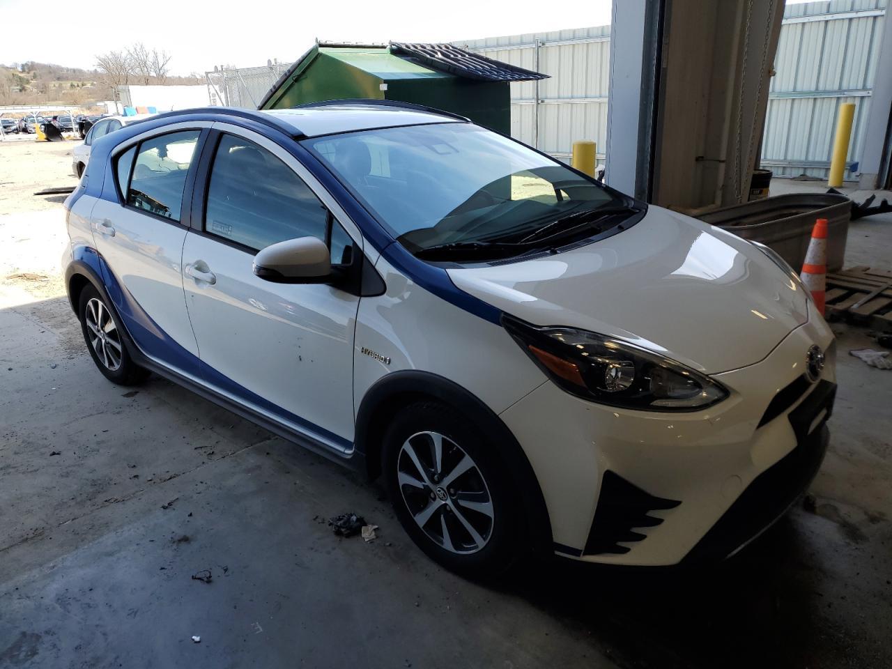 2018 TOYOTA PRIUS C - Image 4