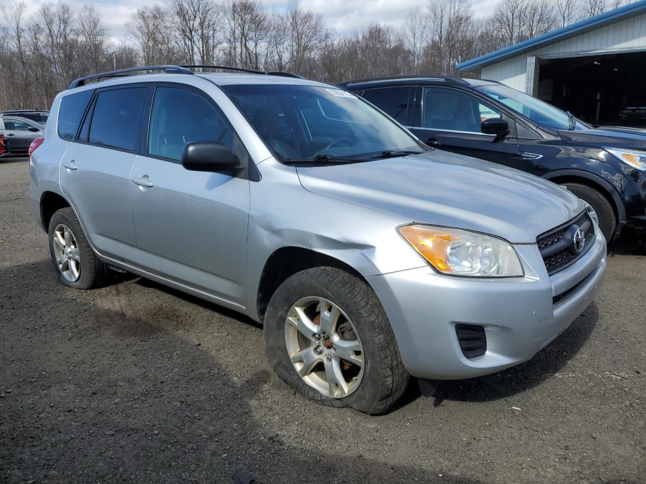 2011 TOYOTA RAV4 - Фото 4