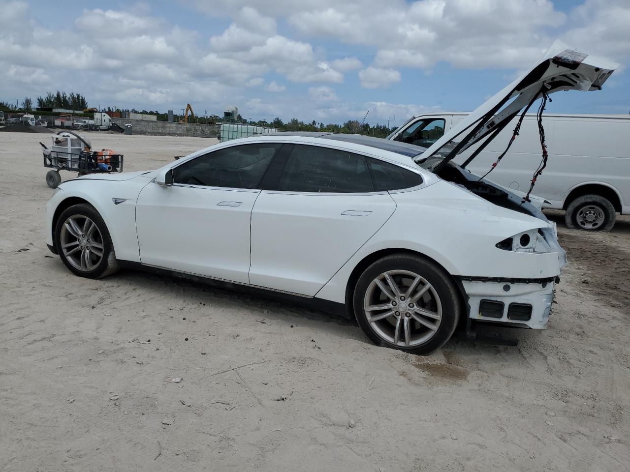 2015 TESLA MODEL S 85 - Фото 2