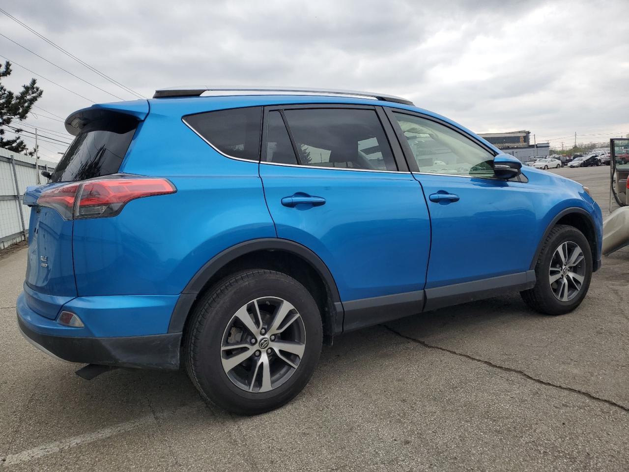 2016 TOYOTA RAV4 XLE - Image 3