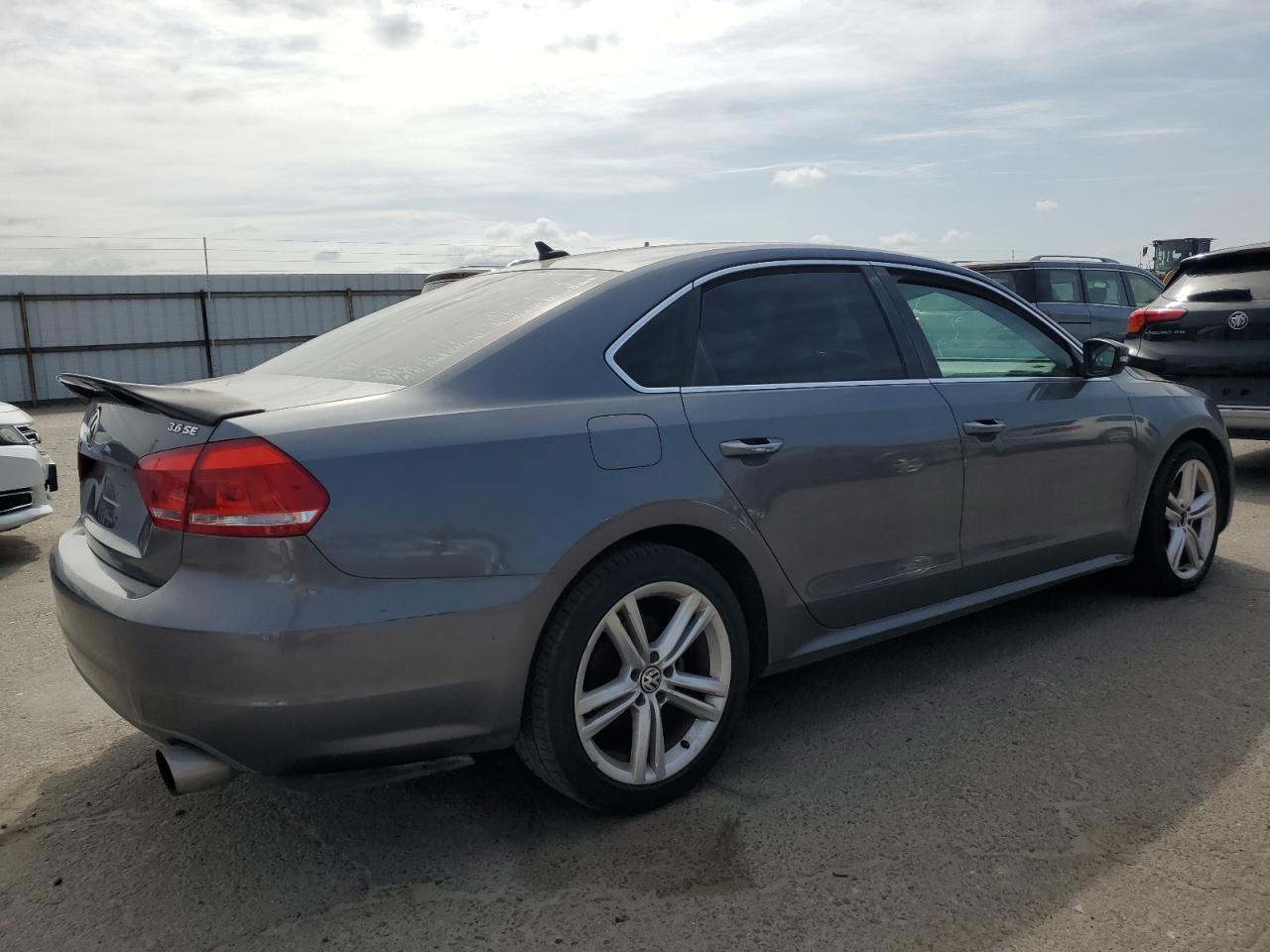2013 VOLKSWAGEN PASSAT SE - Фото 3