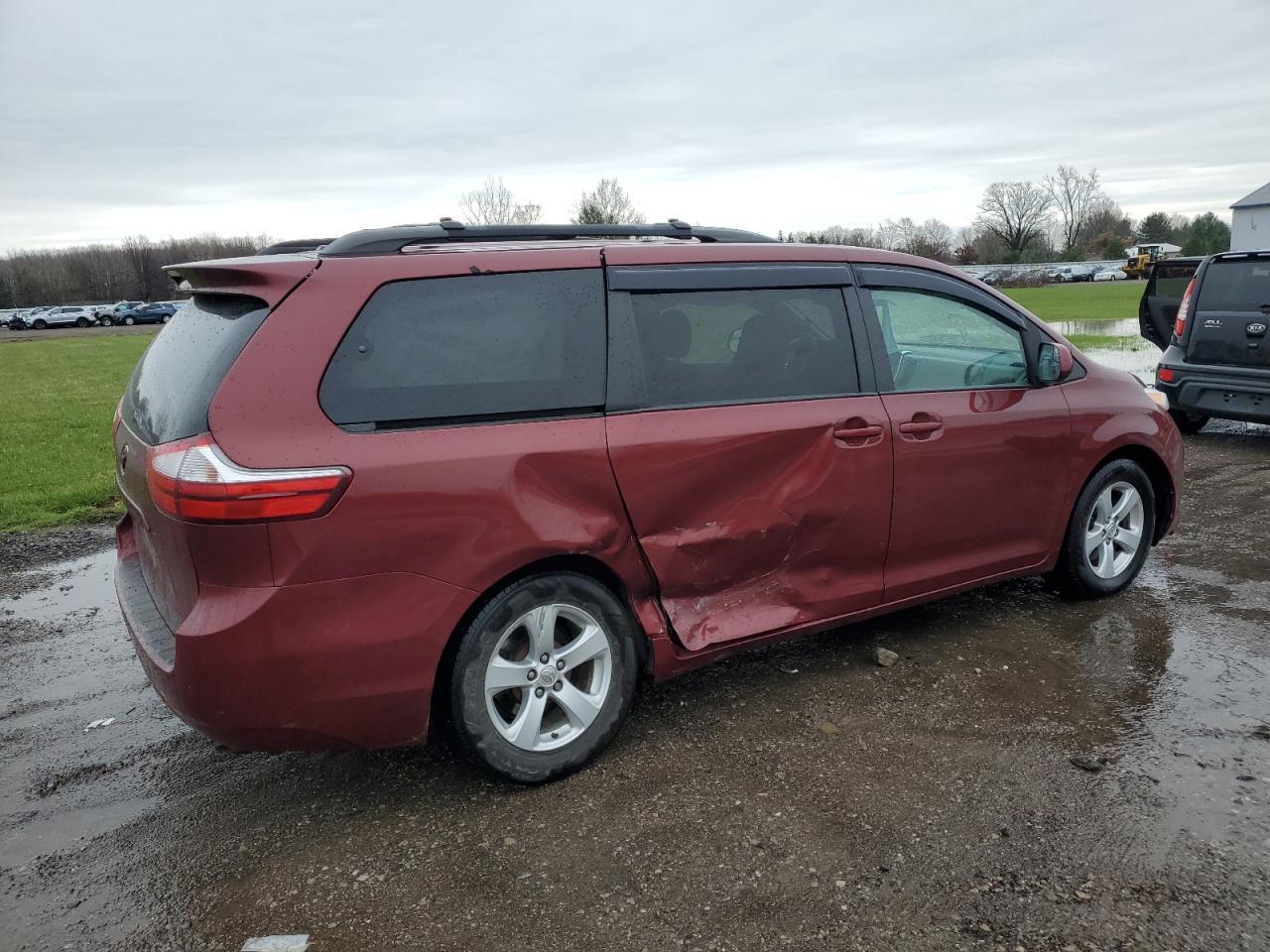 2015 TOYOTA SIENNA LE - Фото 3