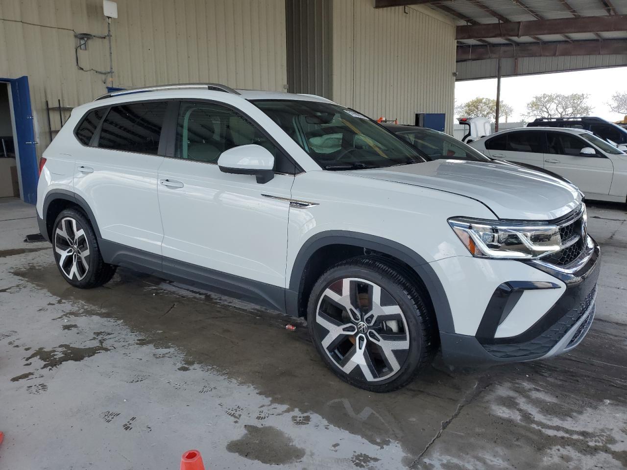 2023 VOLKSWAGEN TAOS SEL - Фото 4