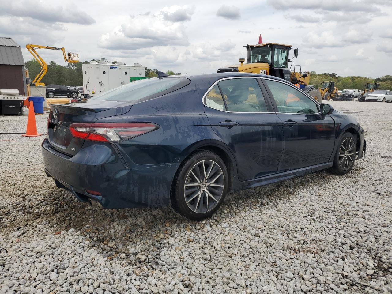 2021 TOYOTA CAMRY SE - Image 3