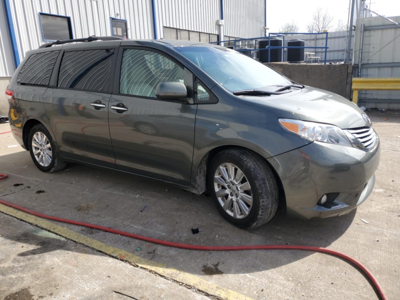 2011 TOYOTA SIENNA XLE - Фото 4