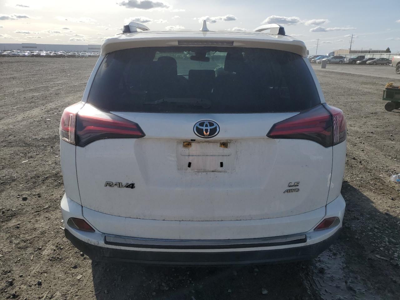 2018 TOYOTA RAV4 LE - Image 6