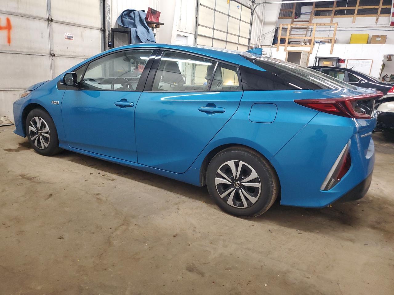 2018 TOYOTA PRIUS PRIM - Image 2