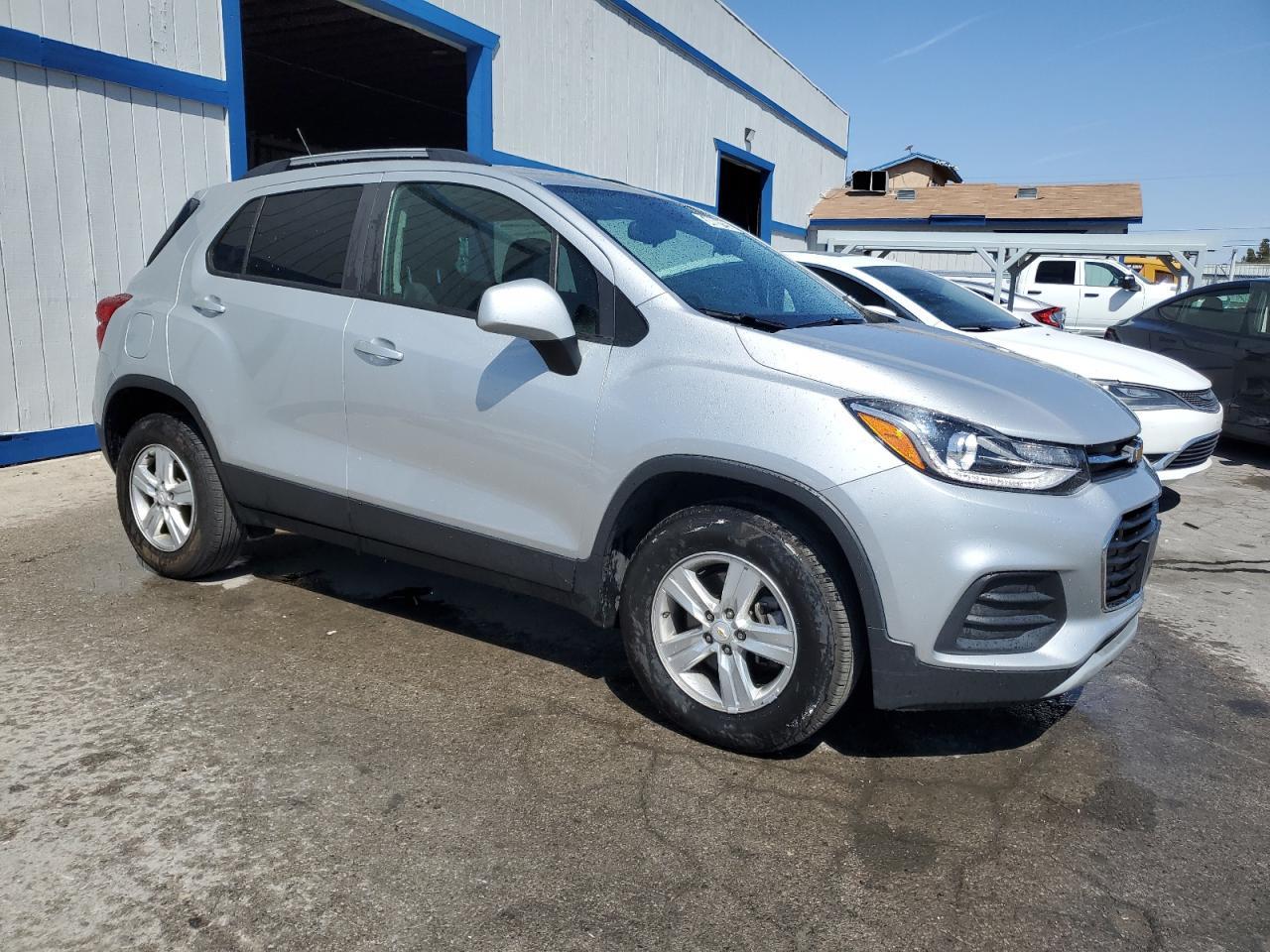 2021 CHEVROLET TRAX 1LT - Image 4