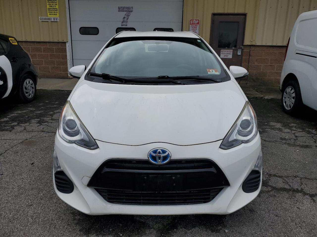2016 TOYOTA PRIUS C - Фото 5