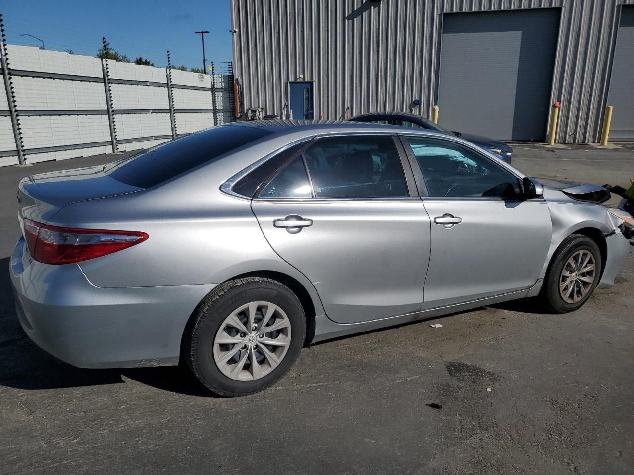 2016 TOYOTA CAMRY LE - Фото 3
