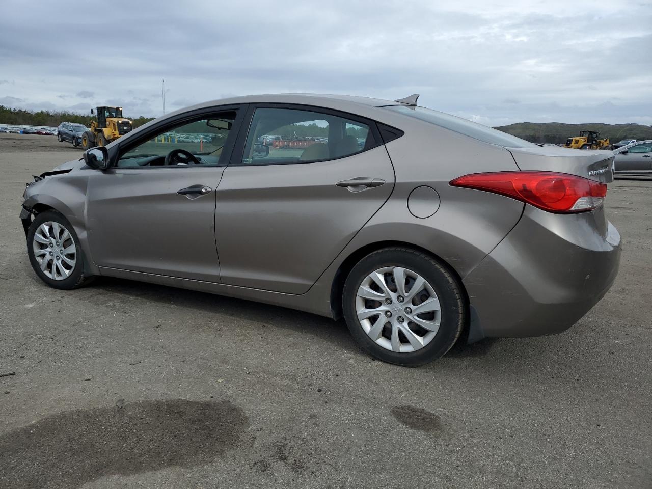 2013 HYUNDAI ELANTRA GL - Image 2
