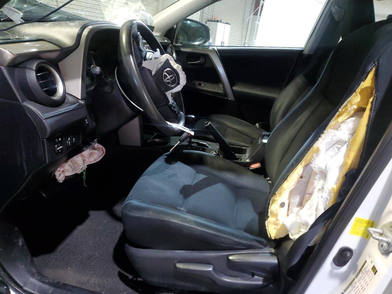 2015 TOYOTA RAV4 LE - Фото 7