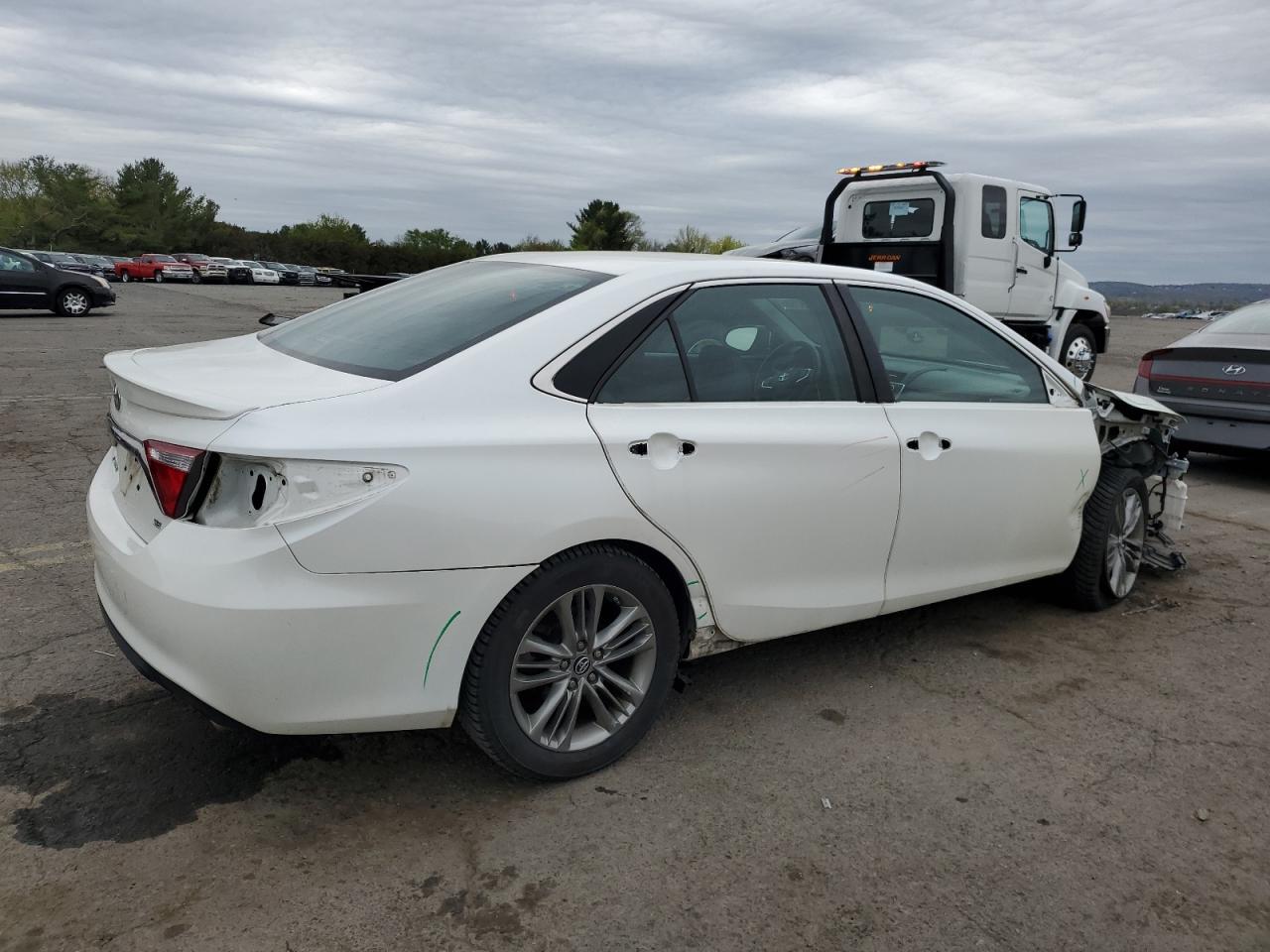 2017 TOYOTA CAMRY LE - Фото 3